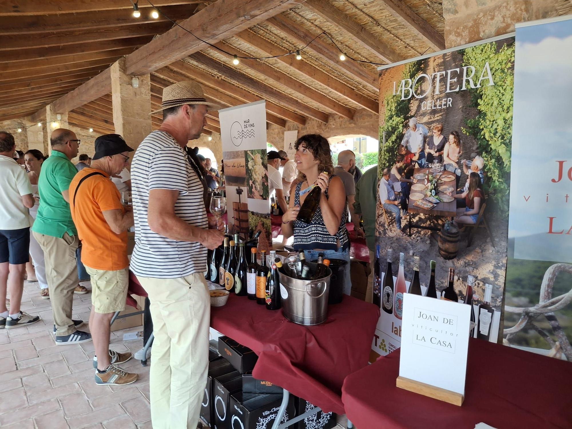 Singulares, de "poble" e insulares: la gran fiesta del vino en el riurau de Jesús Pobre (imágenes)