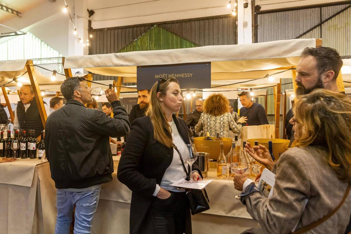 FOTOS | Más de 40 expositores de bebidas alcohólicas se reúnen en Palma en el Wine Lovers Day