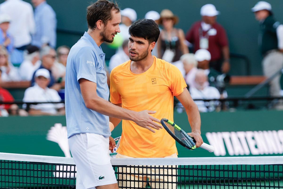 Medvedev y Alcaraz, durante su semifinal en Indian Wells.