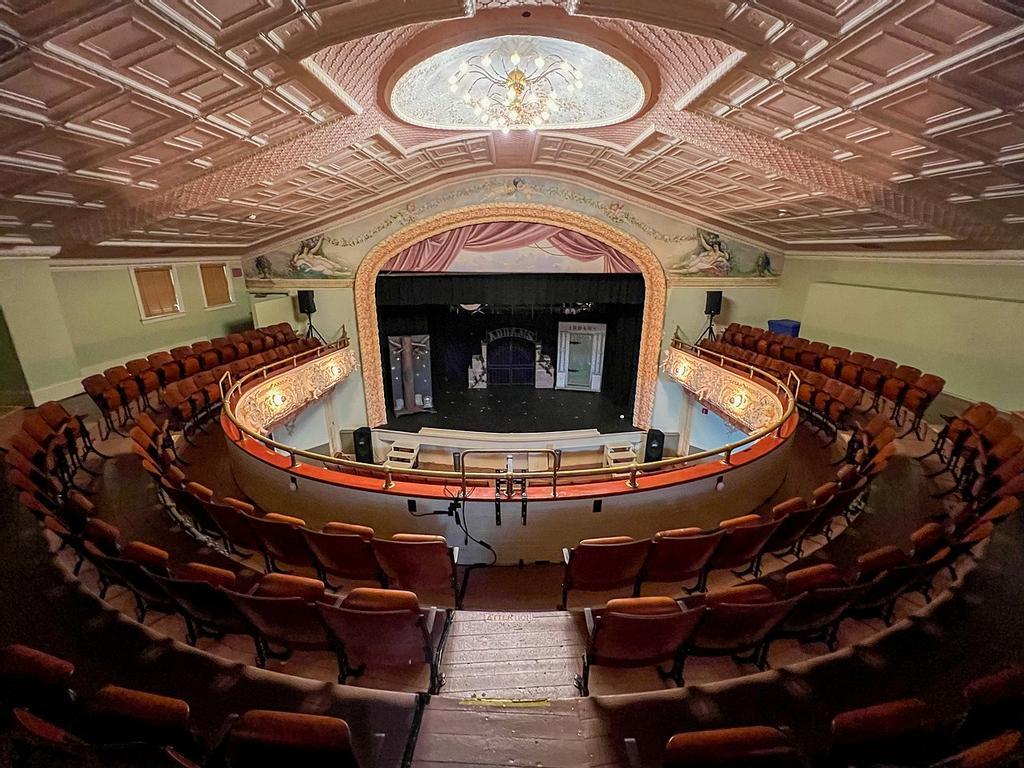 La sala de ópera en el interior de la biblioteca