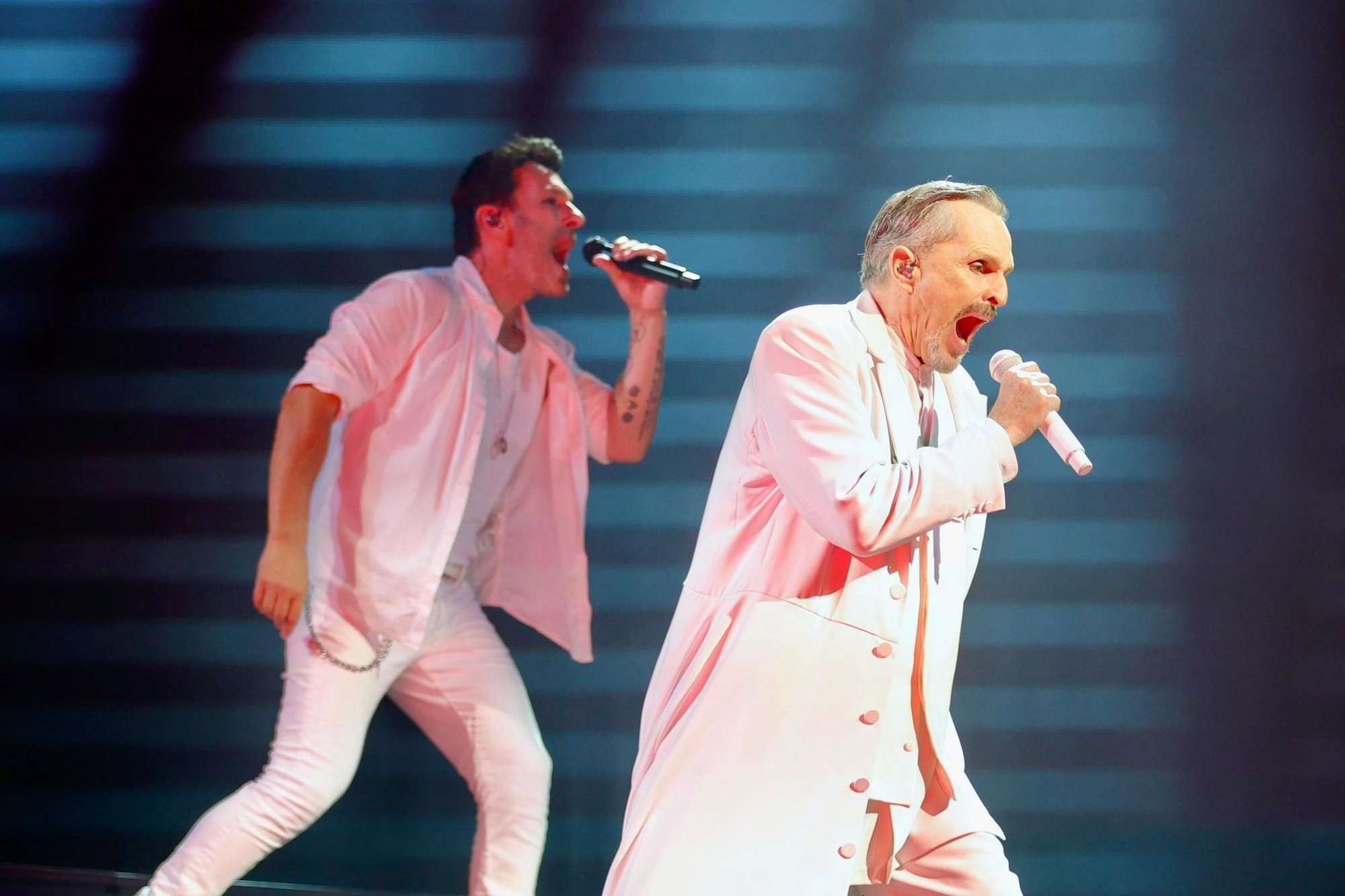 Miguel Bosé disfruta sobre el Ciutat