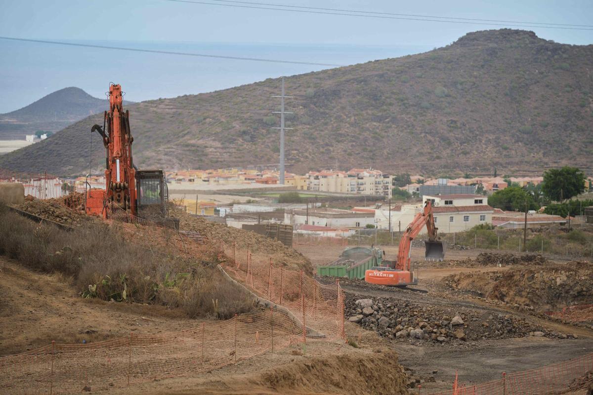 Obras de construcción de la depuradora de Montaña Reverón, en Arona.