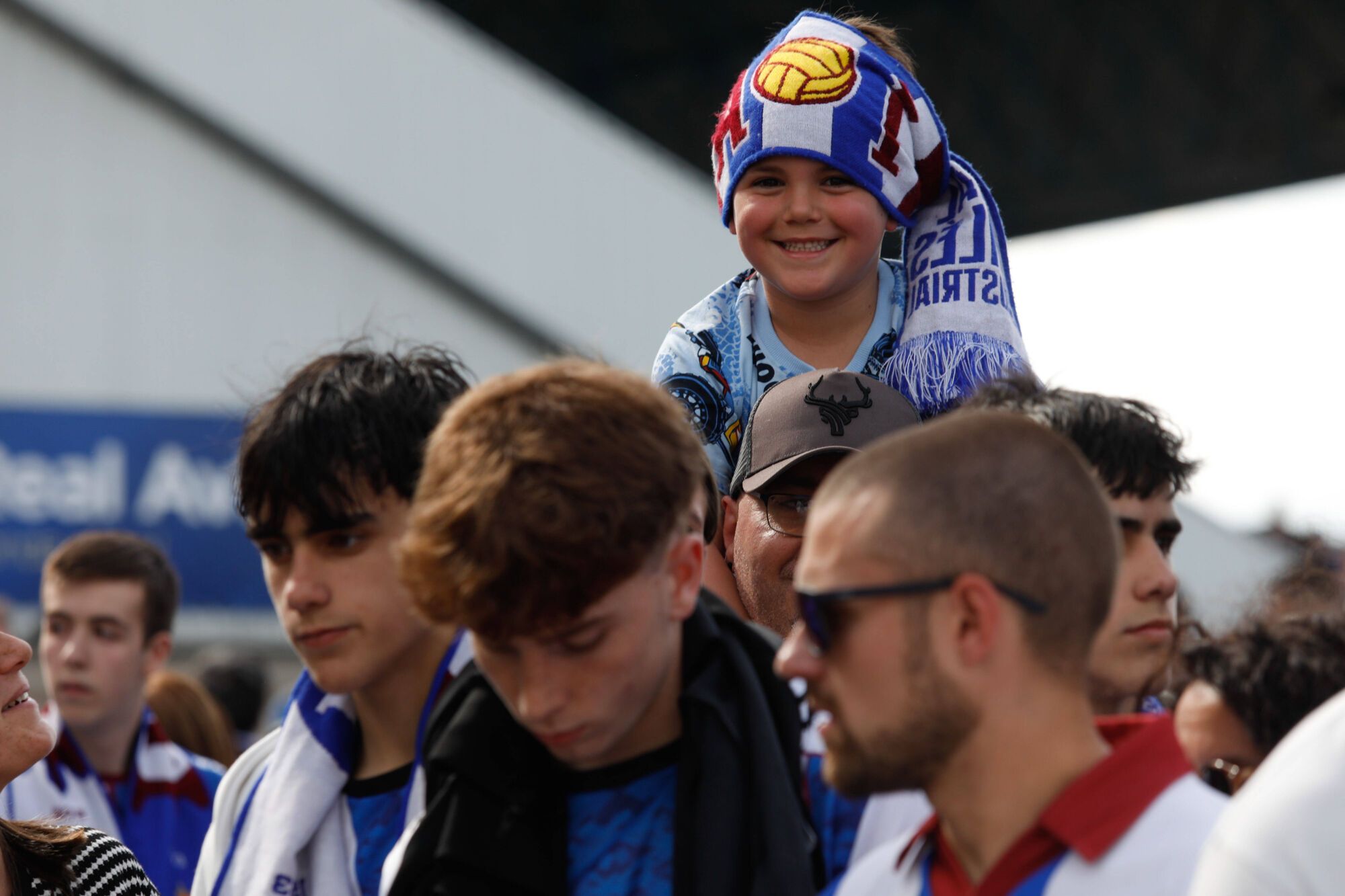 EN IMÁGENES: Ambientazo antes del partido por el ascenso del Avilés contra el Antoniano
