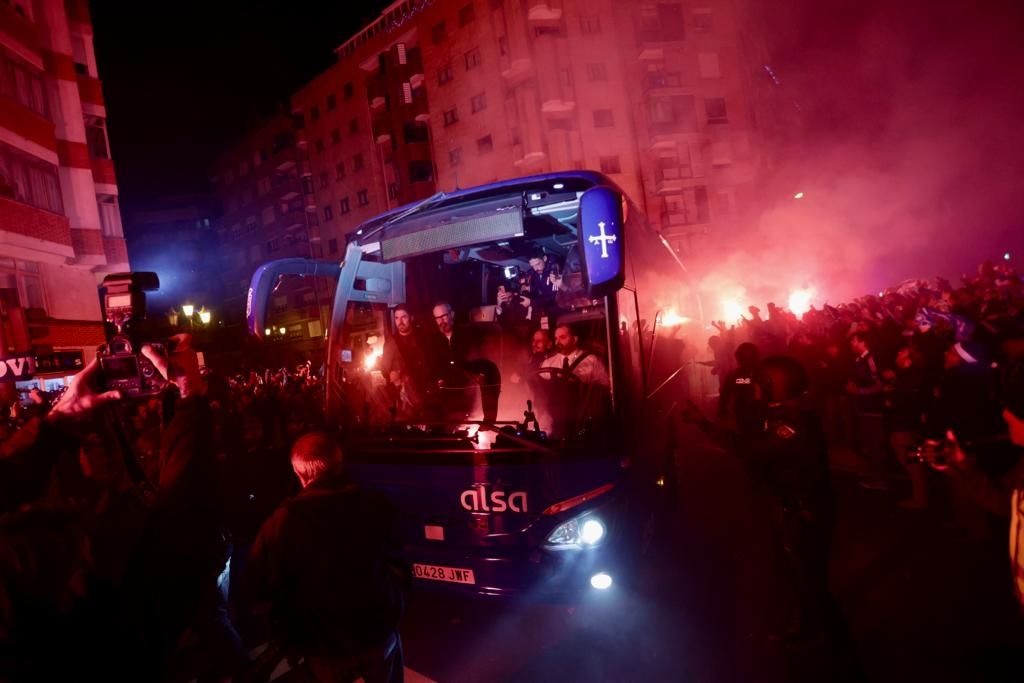 Las aficiones del Oviedo y el Sporting calientan motores antes del derbi