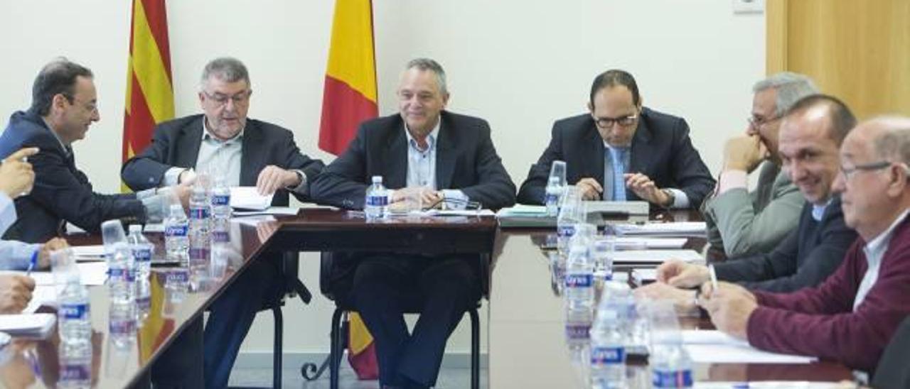 La junta de la CEC en la reunión celebrada hace una semana.