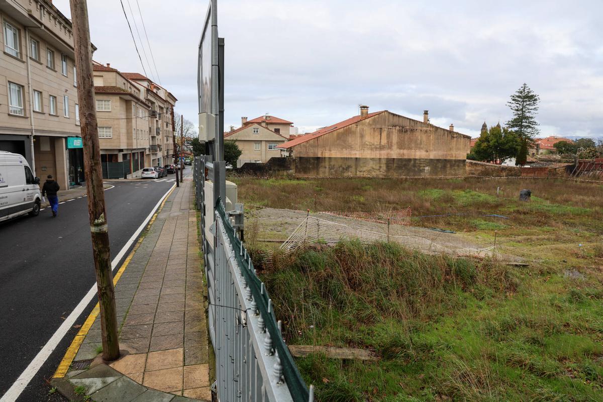 Vista de la parcela donde empezaron las obras hace casi cuatro años.