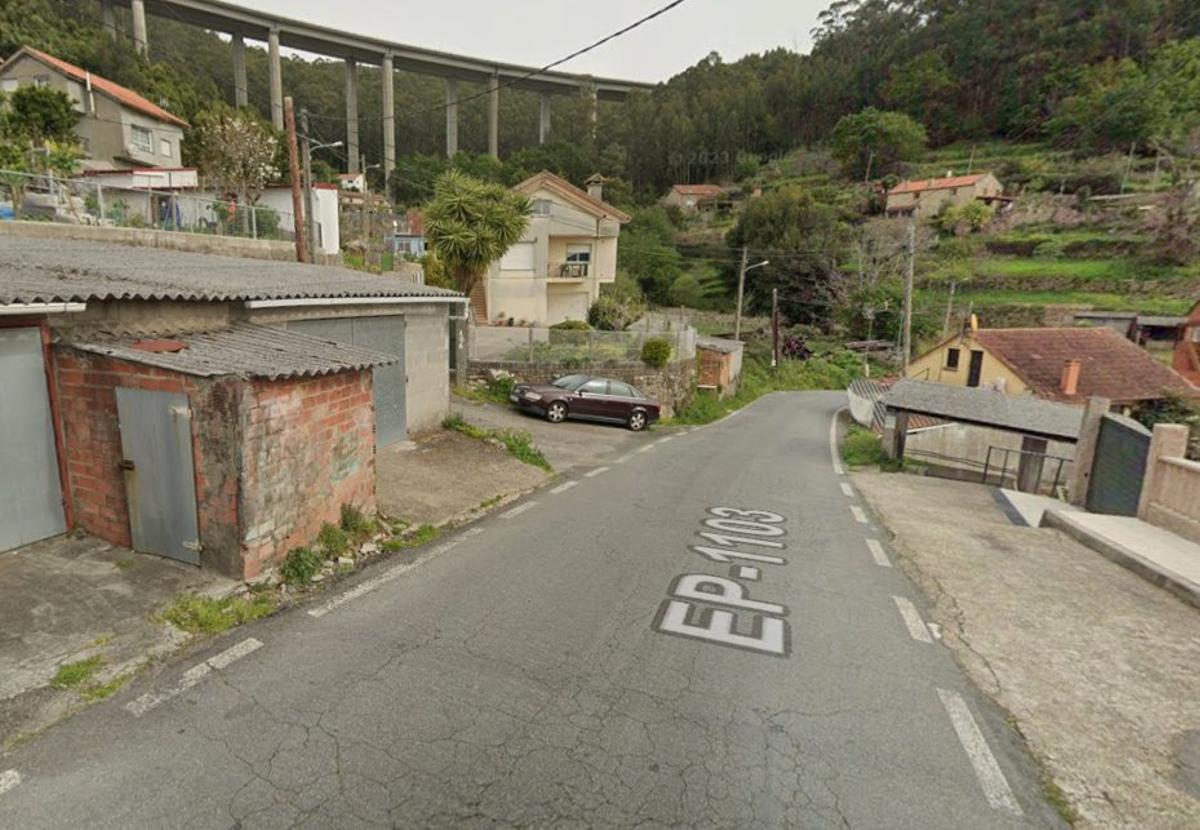 Carretera provincial de San Benito en Domaio y  la curva en cuestión. | FDV