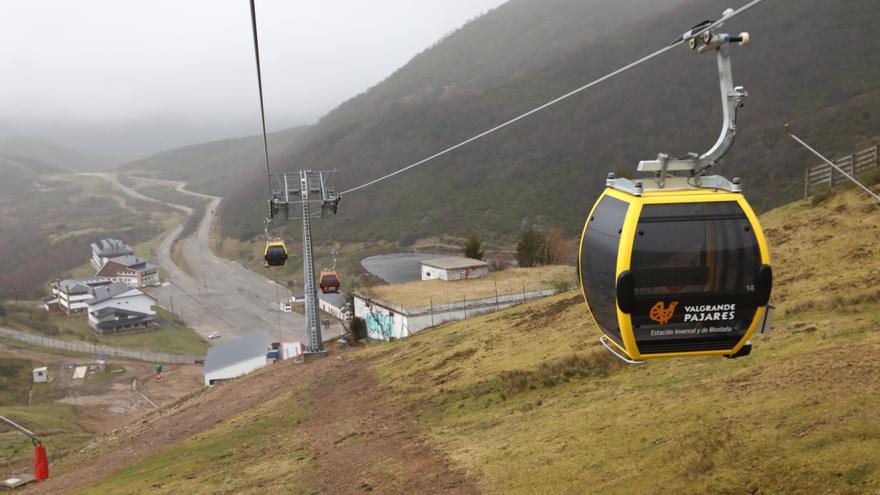 El tirón de la telecabina de Pajares: la media diaria de esquiadores se duplicó esta temporada en la estación