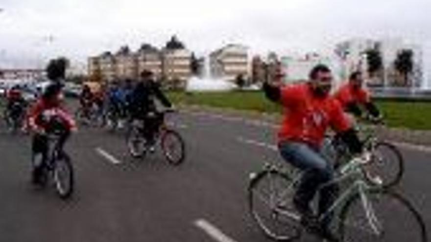 Unas 200 personas en el Día de la Bicicleta