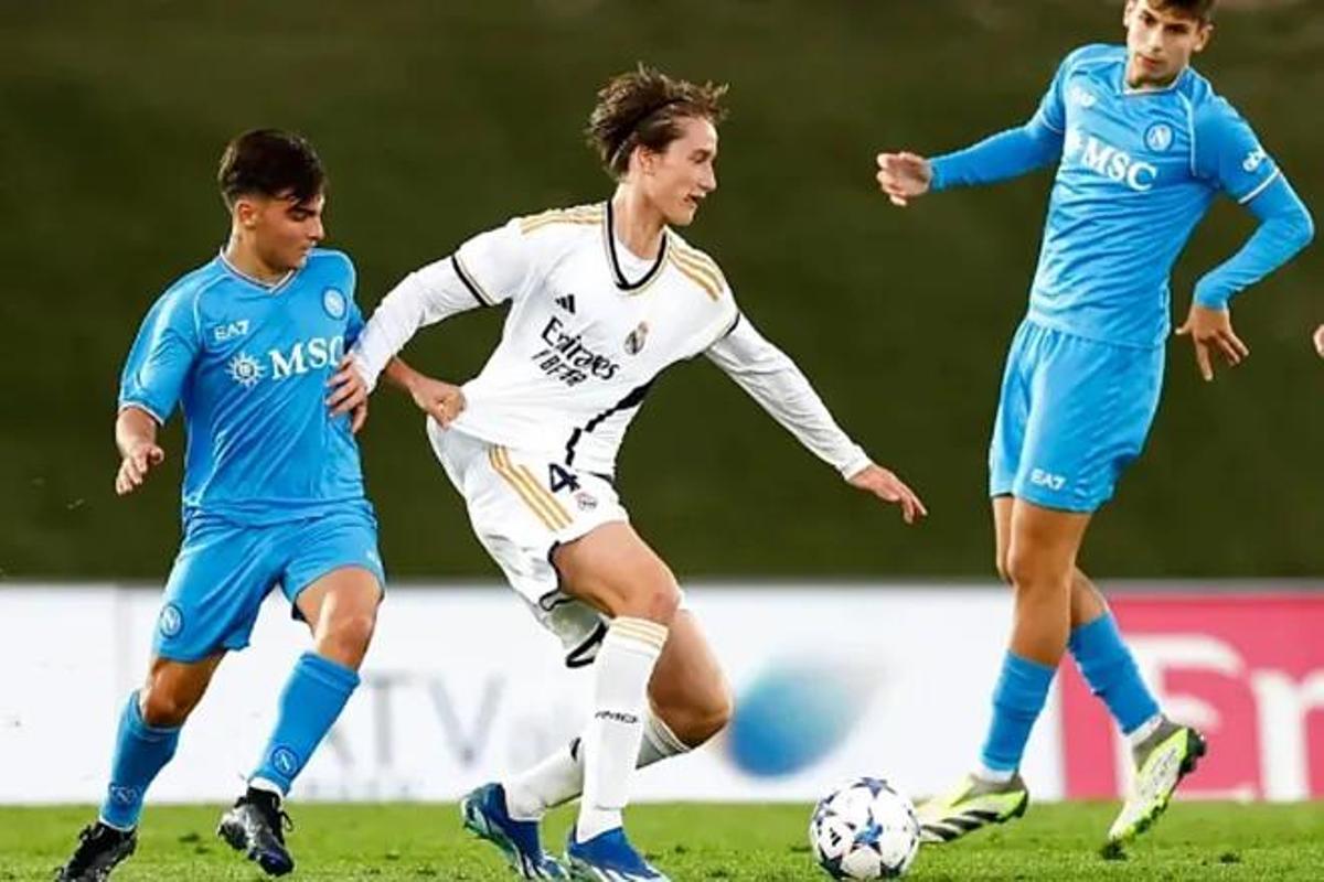 Joan Martínez, canterano del Real Madrid, en un partido con el juvenil.