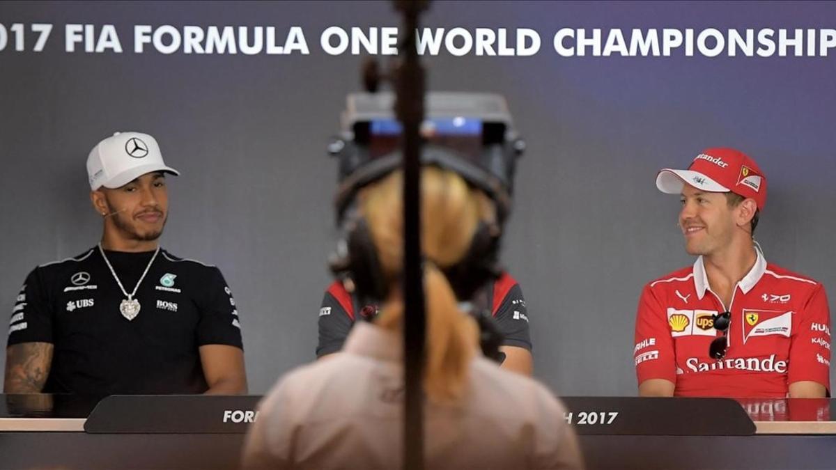 Hamilton (izquierda) y Vettel, en la rueda de prensa de este jueves en Spielberg.