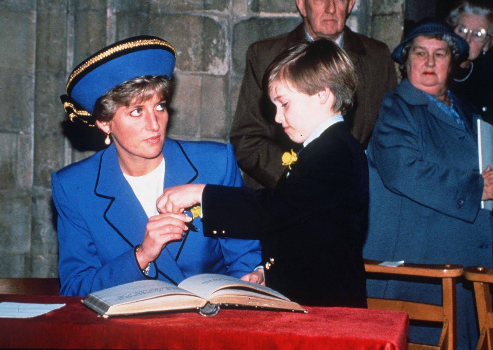 Diana de Gales junto a su hijo Guillermo en 1991