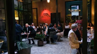 Restaurantes 'para guiris' que merecen una (re)visita de los barceloneses
