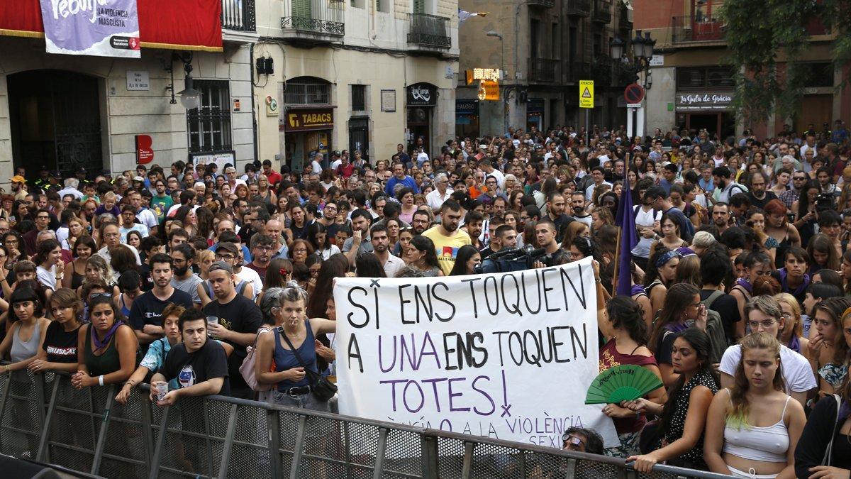 Vista de la plaça de la Vila, al inicio de la manifestación