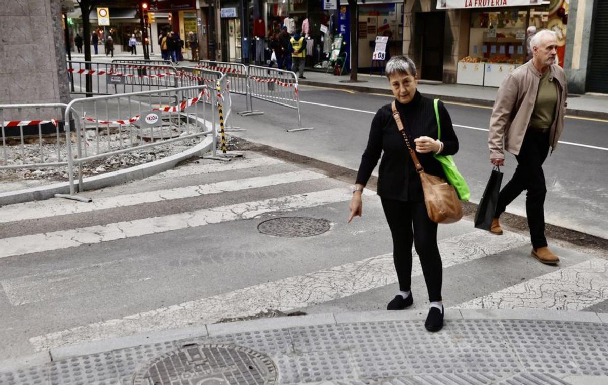 Sagrario Robles, en la esquina entre la avenida Schulz y la calle Bobes. | MARCOS LEÓN