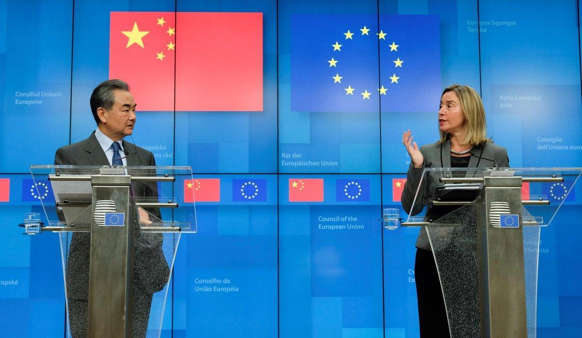 BR01. BRUSELAS (BÉLGICA), 18/03/2019.- El ministro de Exteriores chino, Wang Yi (izq), y la jefa de la diplomacia europea, Federica Mogherini, dan una rueda de prensa tras participar en la reunión estratégica de alto nivel UE-China este lunes en Bruselas (Bélgica). EFE/ Olivier Hoslet