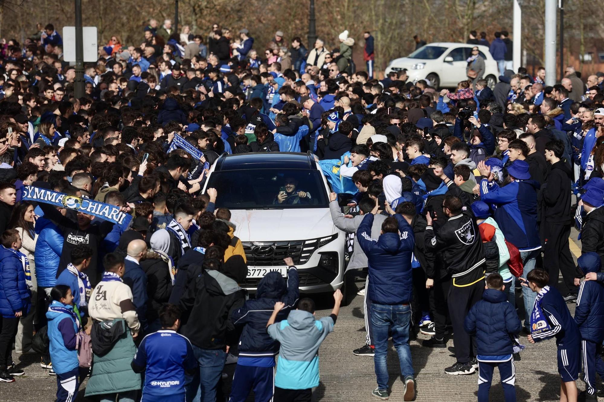 La salida de los jugadores del Real Oviedo del Carlos Tartiere en imágenes