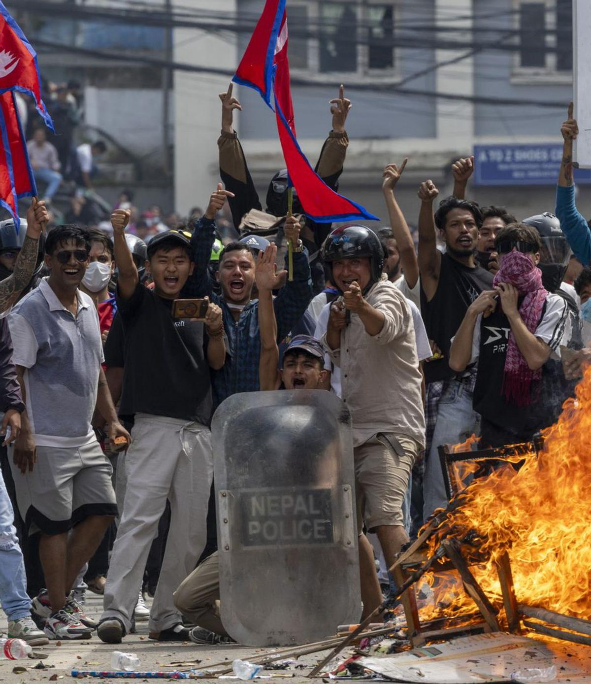 El jovent del Nepal esclata contra la inútil gerontocràcia El jovent del Nepal esclata contra la inútil gerontocràcia