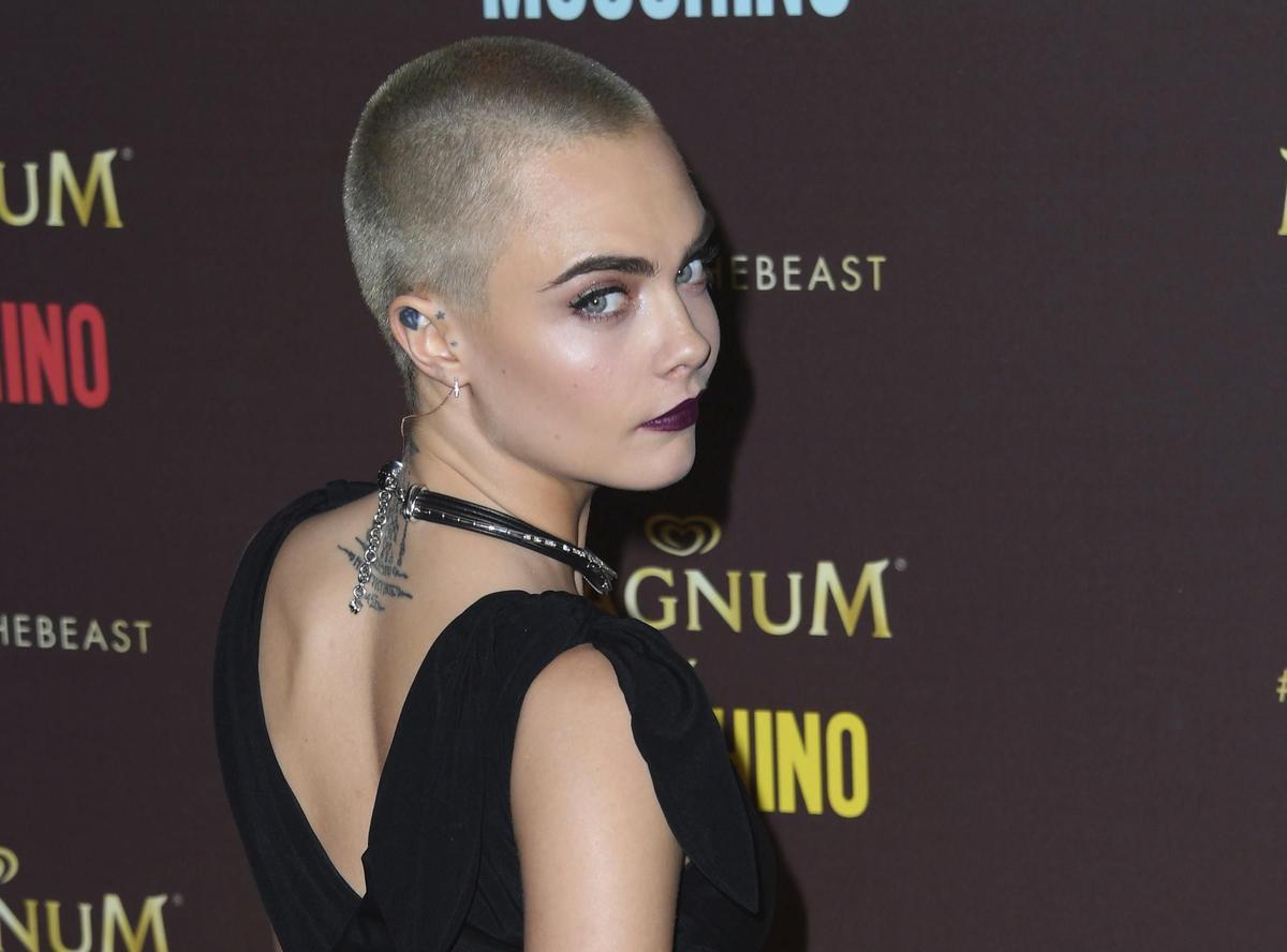 Cara Delevingne presume de su nuevo look