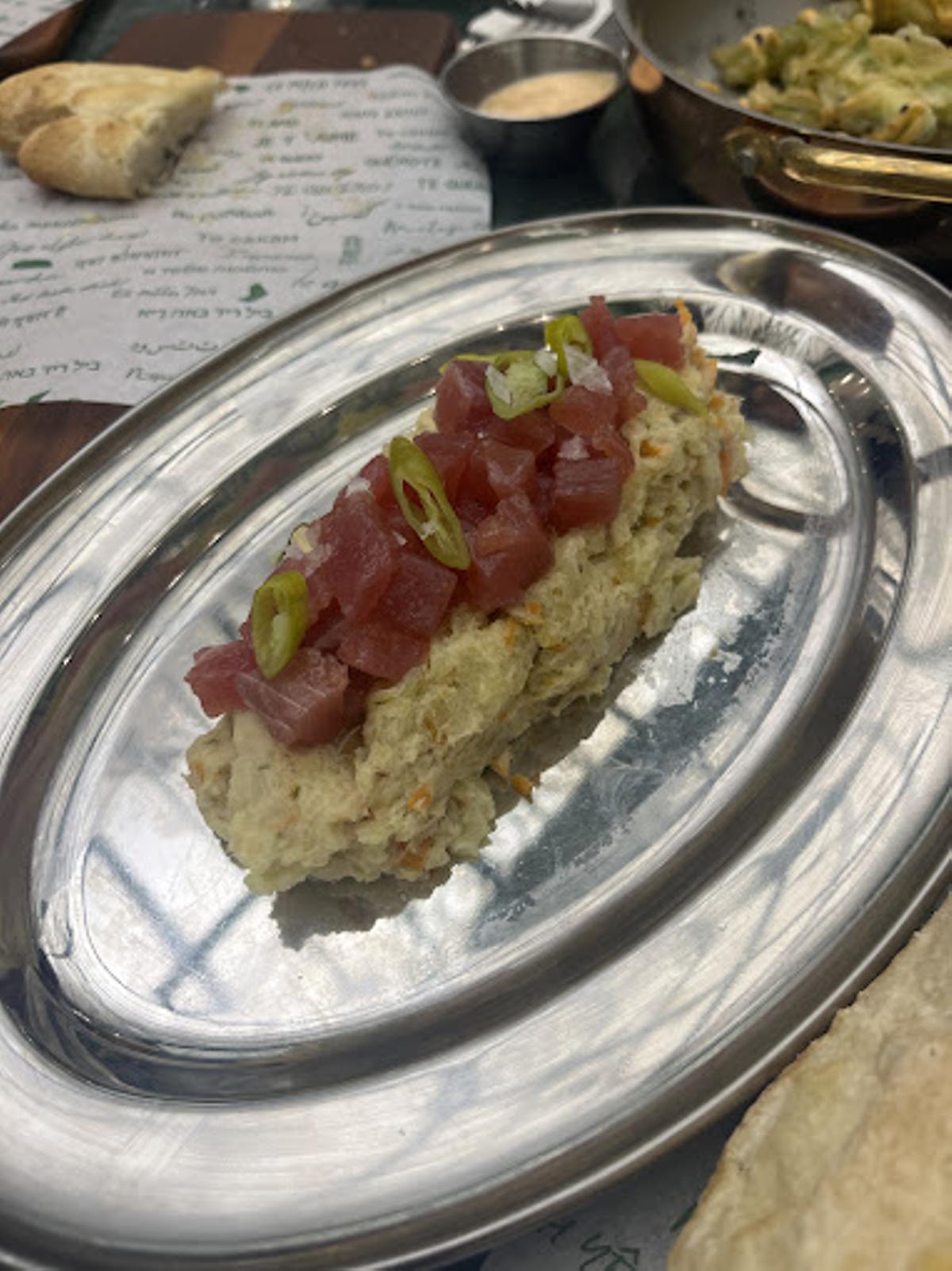 Uno de los platos de la carta de Voltereta: ensaladilla de atún.