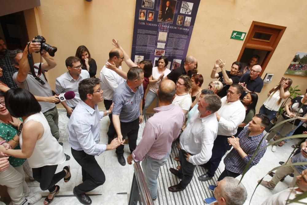 Jorge Rodriguez entra en el Ayuntamiento de Ontinyent tras ser detenido y dejarlo el juez en libertad con cargos.