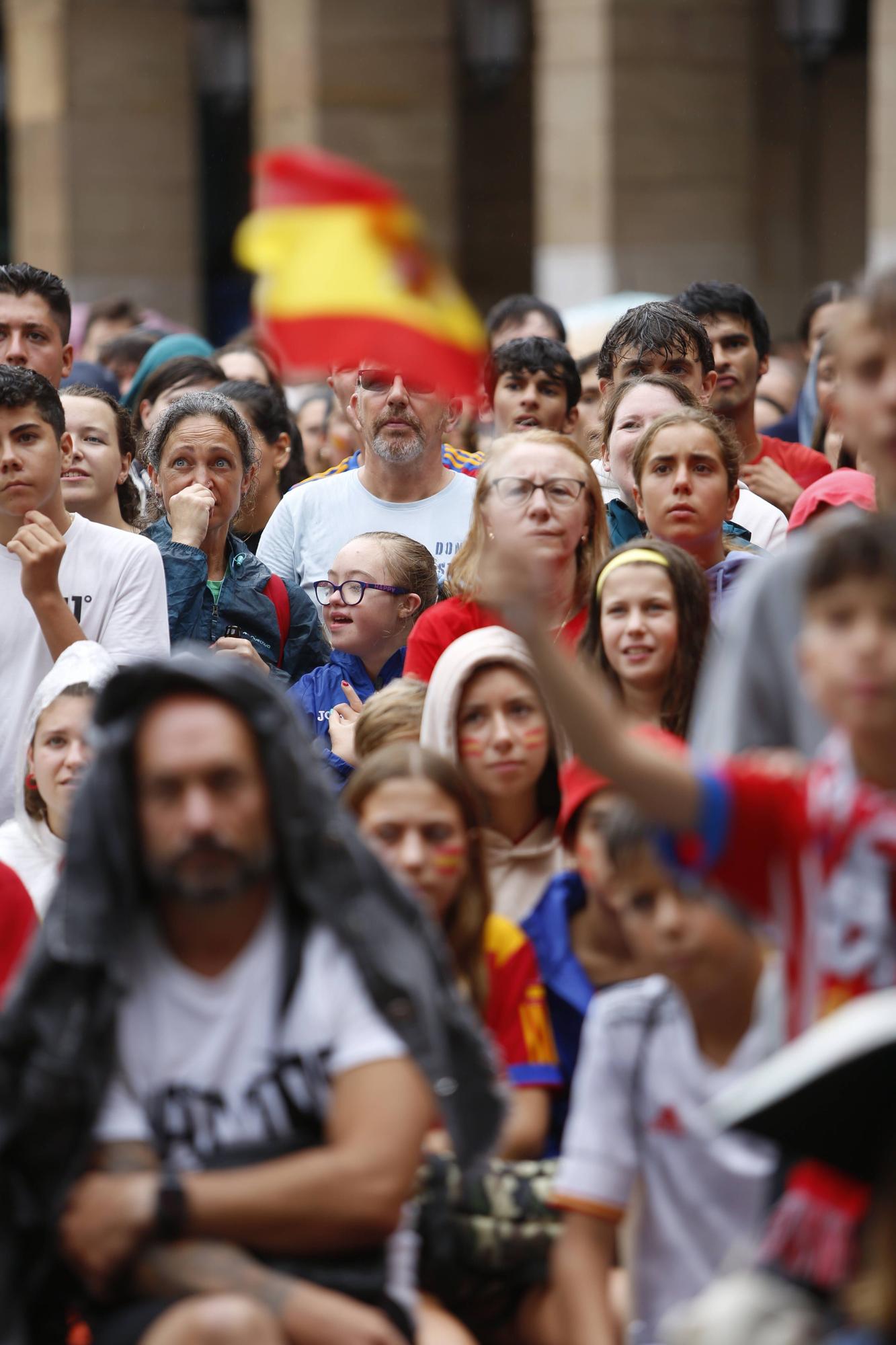 Gijón se vuelca (pese a la lluvia) animando a España en la final del Mundial de fútbol femenino