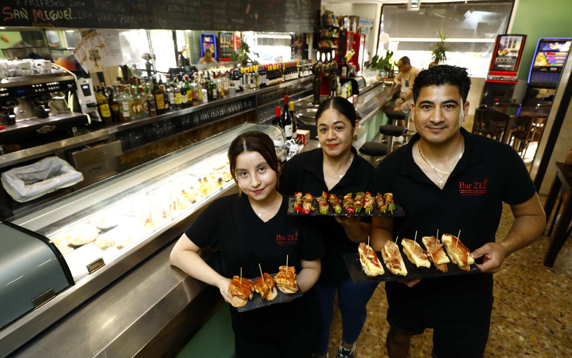 En imágenes | Bar 212, el negocio que lleva la tradición del juepincho a Las Delicias con tapas a 1€