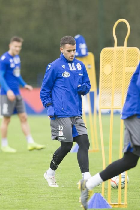 Luis César Sampedro dirigió a sus jugadores en un partido de once contra once en la ciudad deportiva de Abegondo.