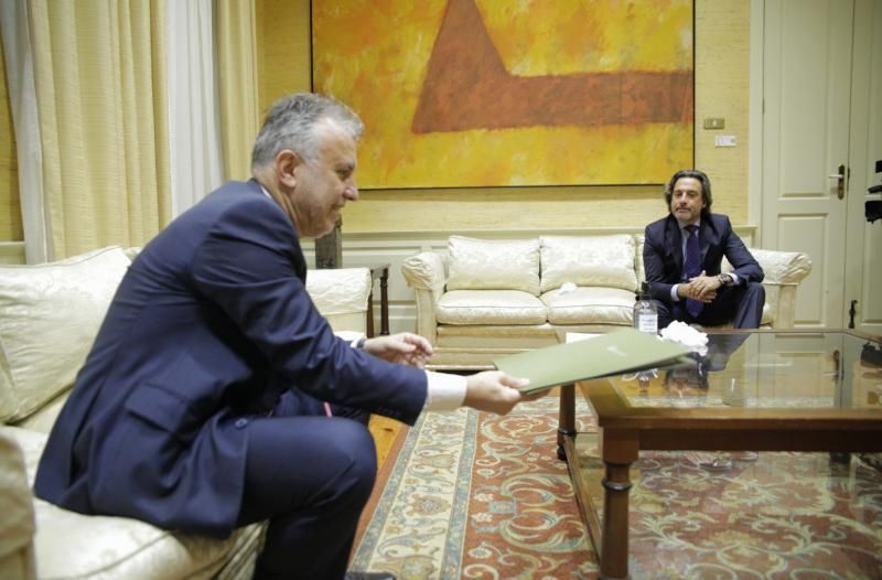 Gustavo Matos presidente del parlamento recibe a Ángel Víctor Torres presidente del gobierno de Canarias  | 14/05/2020 | Fotógrafo: Delia Padrón