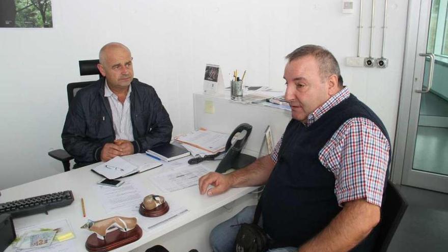 Hermida y Gil durante el encuentro mantenido en la mañana de ayer en el consistorio.