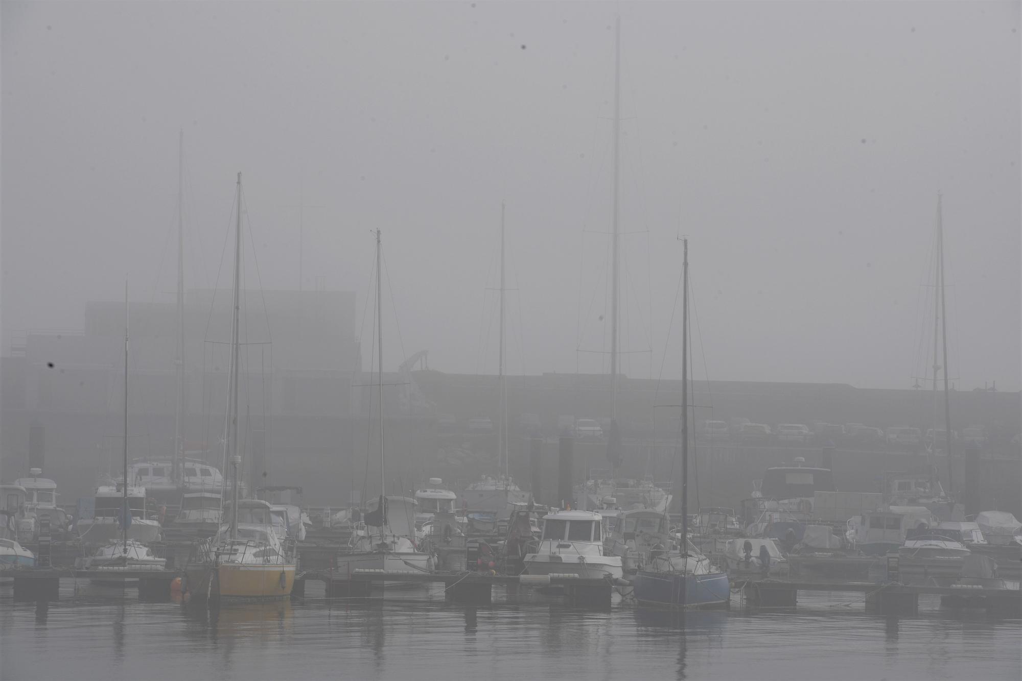 La niebla se instala en A Coruña el día después del 28-M