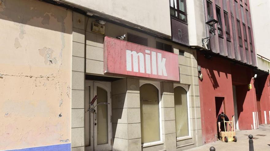 La Policía desaloja a varios ocupas de un antiguo pub de la zona del Orzán en A Coruña