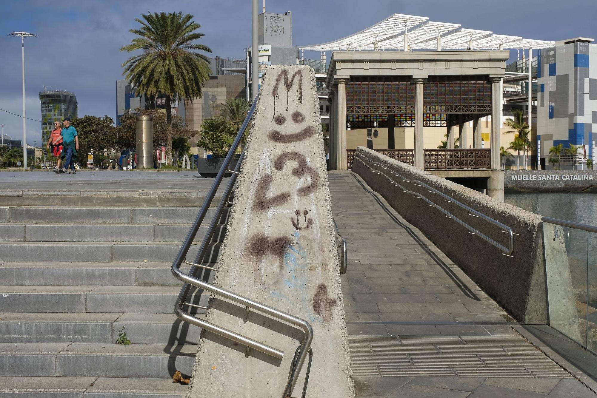 Actos vandálicos en el parque del Frente Marítimo