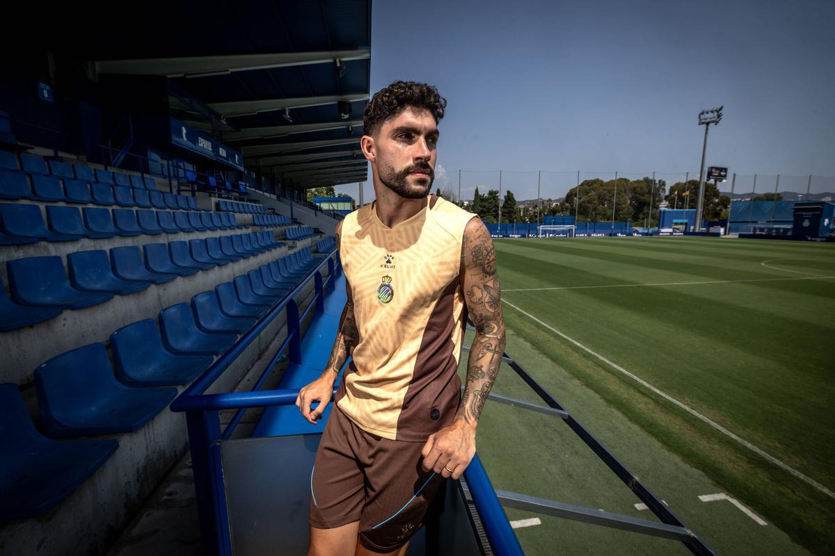 Unai Núñez,nuevo fichaje del Espanyol,antes de la entrevista con El Periódico en la Ciutat Esportiva Dani Jarque.