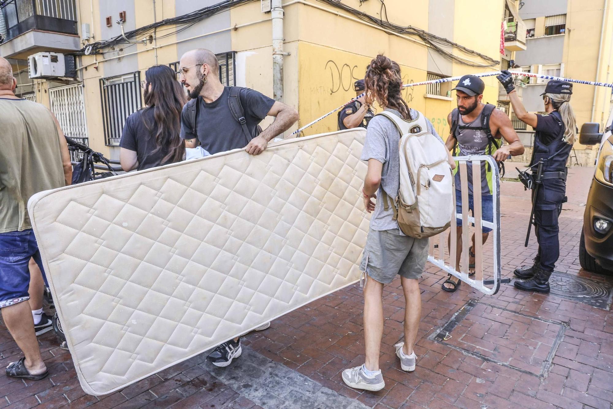 Desahucian en Alicante a una familia con un niño de 6 años que sufre parálisis cerebral