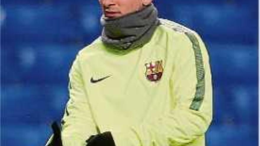 Leo Messi es va entrenar abrigat ahir a l&#039;Etihad Stadium.