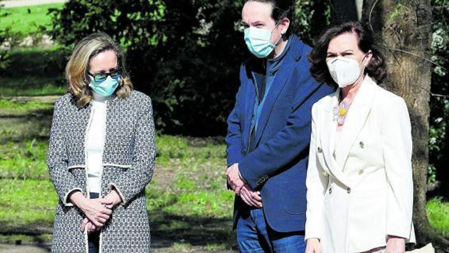 Los vicepresidentes Nadia Calviño, Pablo Iglesias y Carmen Calvo en el homenaje a las víctimas del 11M en Madrid .