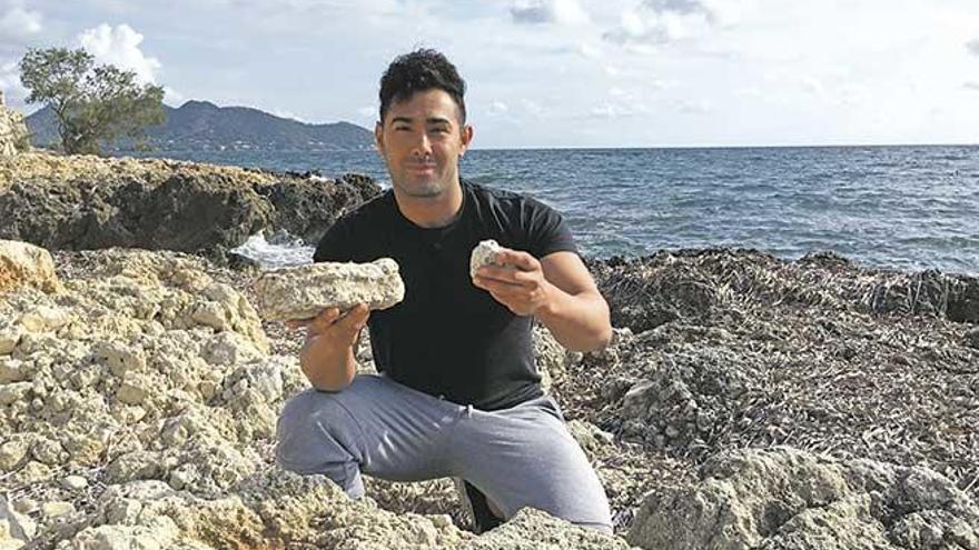 Zwei Glückspilze finden am Strand auf Mallorca einen echten Schatz