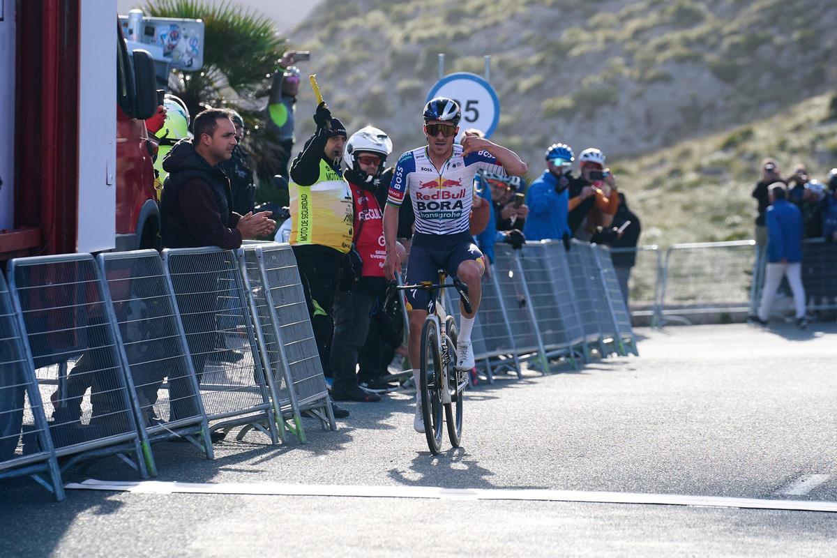 Evenepoel celebra su triunfo en la Challenge este sábado, el segundo individual que consigue