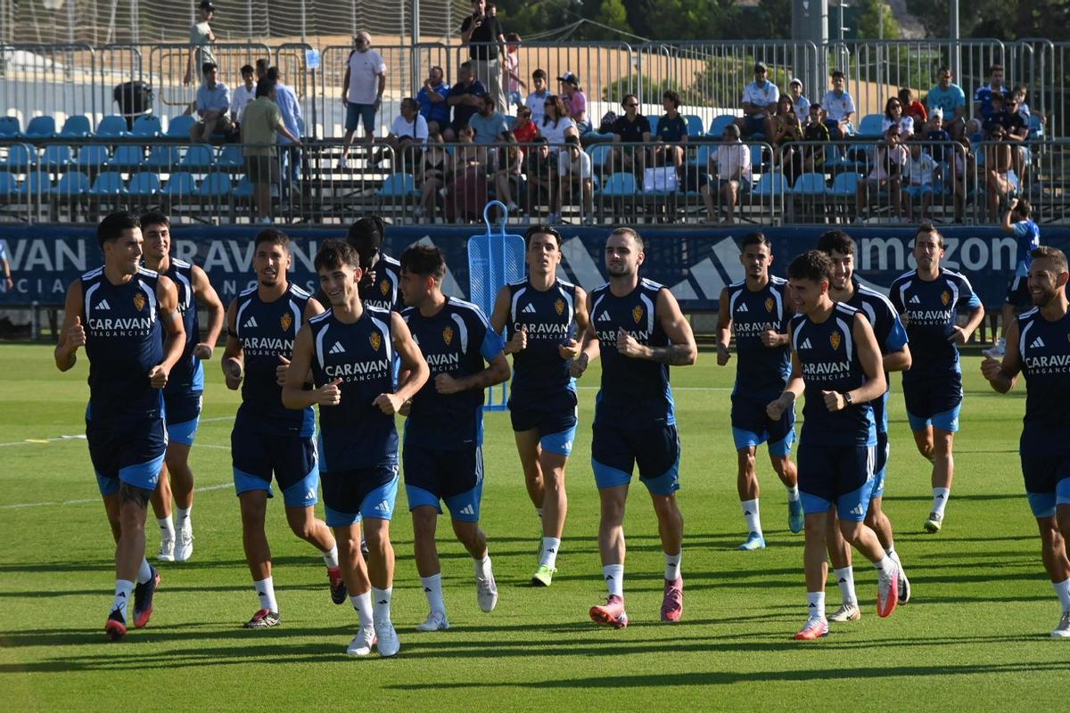 En imágenes | El Real Zaragoza se entrena a puerta abiertas sin la presencia de Francho Serrano En imágenes | El Real Zaragoza se entrena a puerta abiertas sin la presencia de Francho Serrano