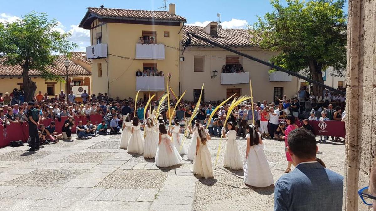 Acto del Retaule por las calles de Morella con la Dansa dels Torneros Acto del Retaule por las calles de Morella con la Dansa dels Torneros