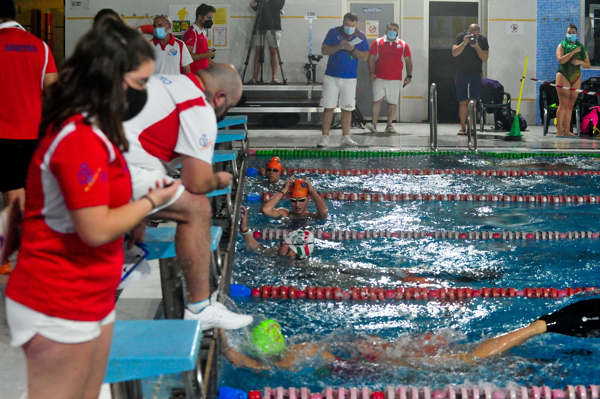 La piscina de Vilagarcía acoge su primera competición oficial de la Liga Gallega de salvamento