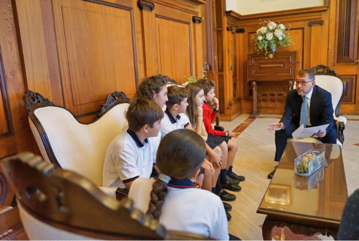 Escolares de Tenerife envían al papa León XIV una carta de solidaridad con los migrantes