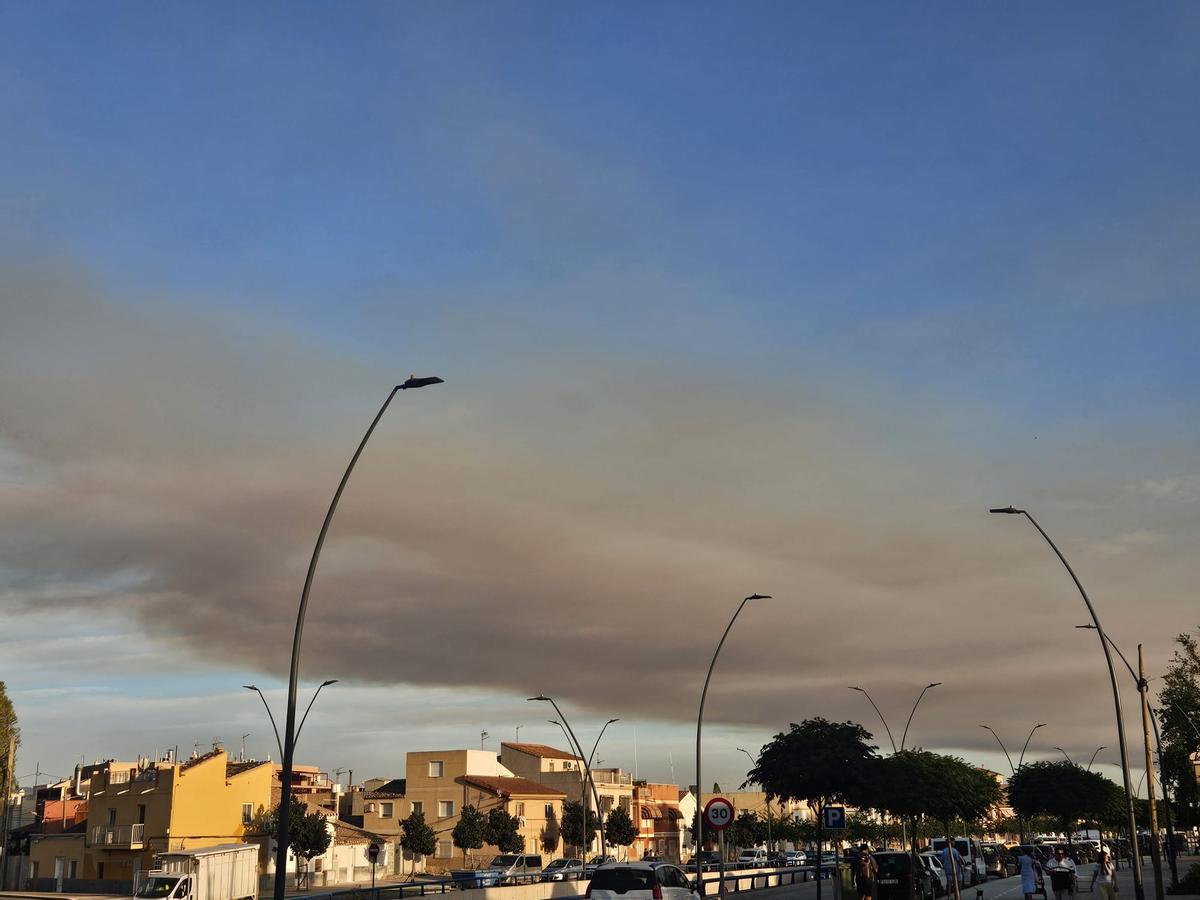 Nube que se contemplaba a primera hora de la noche en Lorca, este jueves