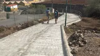 La ULPGC asfalta el primer tramo del acceso peatonal a la Facultad de Veterinaria