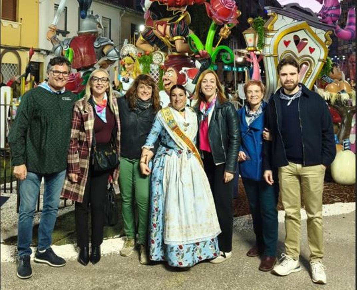 Representantes de Compromís, con su exconcejala Cristina Rodríguez.