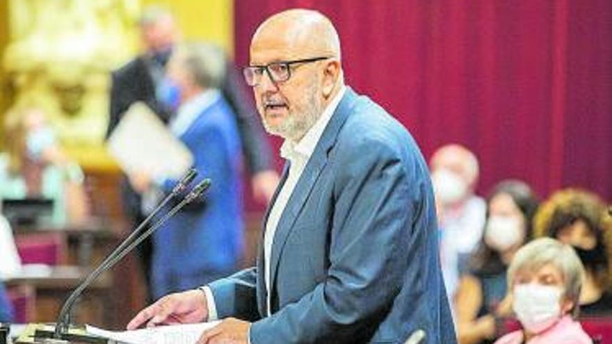 Miquel Ensenyat, portavoz de Més, durante el debate.