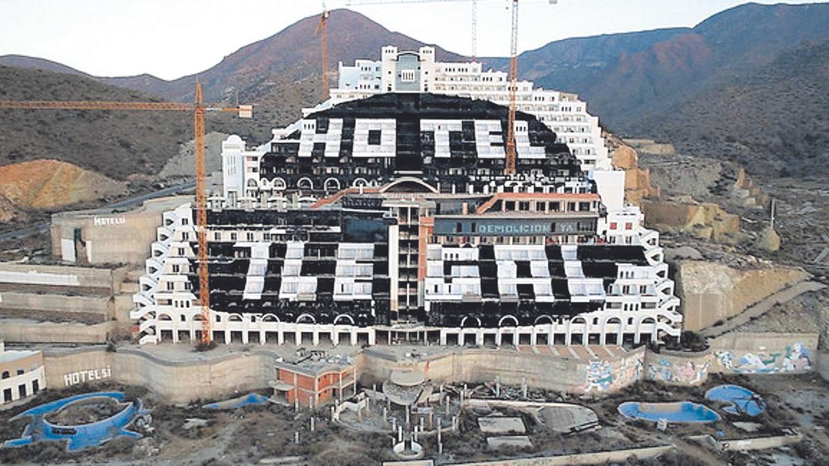 La pintada se llevó a cabo en mayo de 2024 en el marco de una acción protesta de la organización Greenpeace.