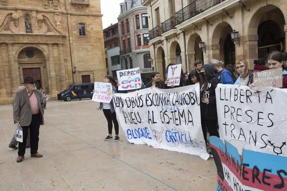 Manifestación en Oviedo contra el autobús de "HazteOir"