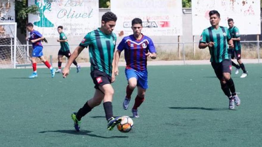 Un moment del partit entre els dos finalistes de la competició, el FC Cobras i el San José.